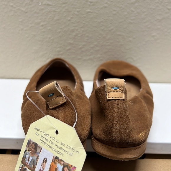 NWT Toms Olivia Suede Flats Size 5.5 - Picture 2 of 5